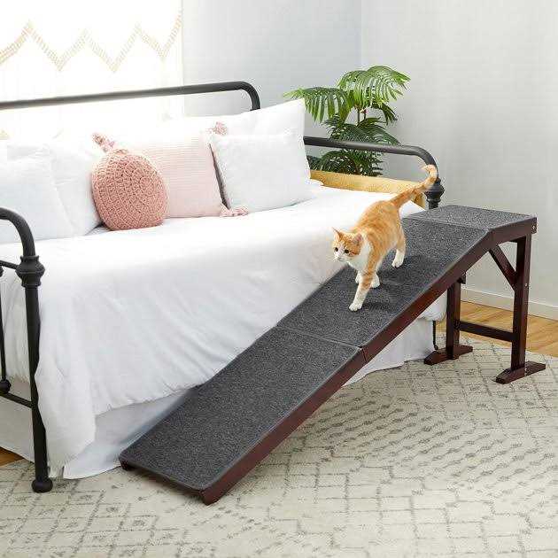 Wooden Carpeted Pet Ramp P46788