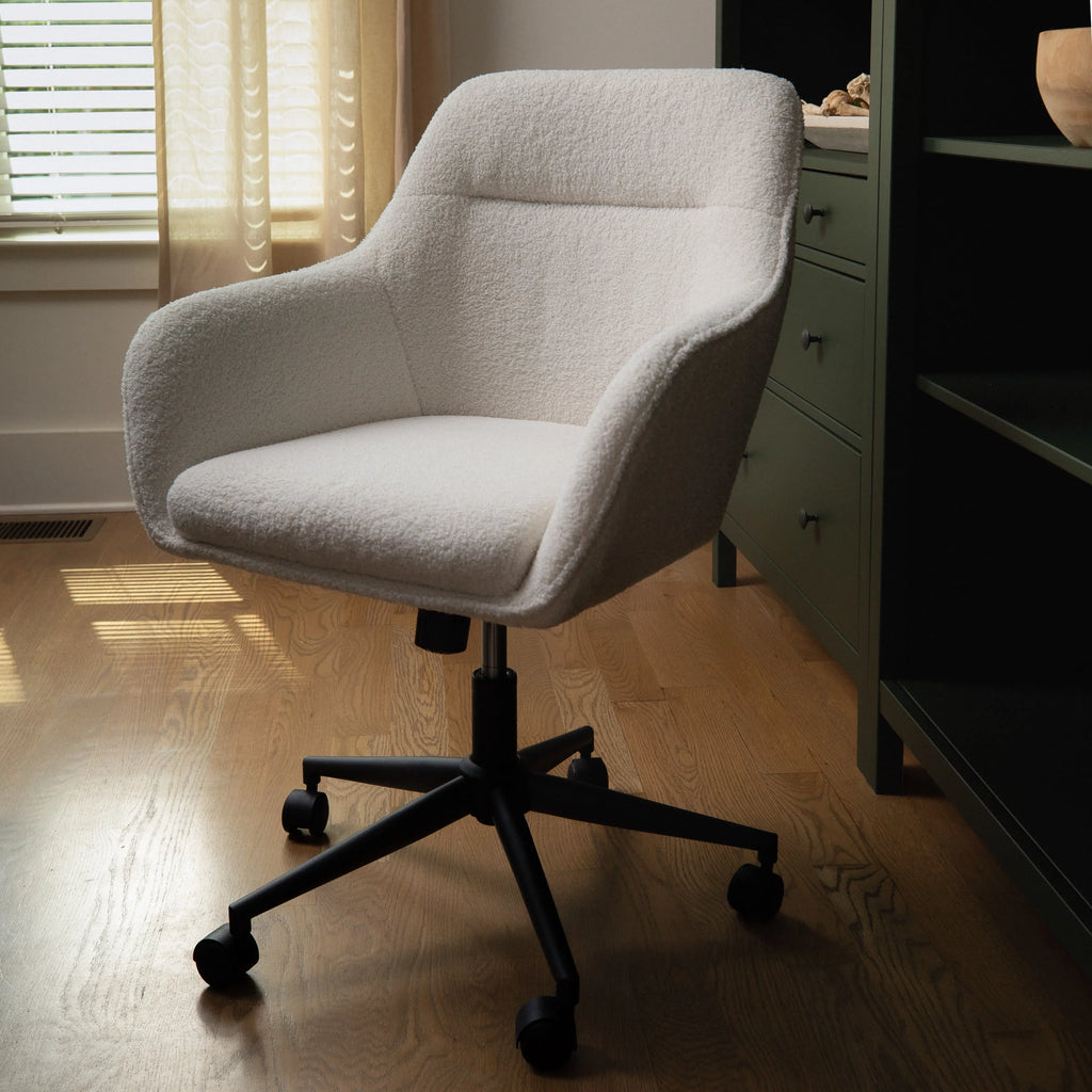 White Upholstered Office Chair Q5993
