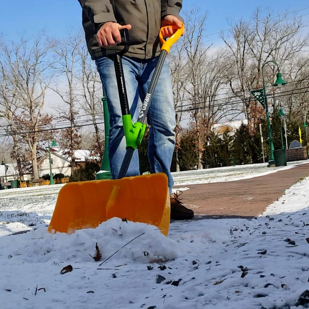 Universal Ergonomic Secondary Handle For Snow Shovels F67694