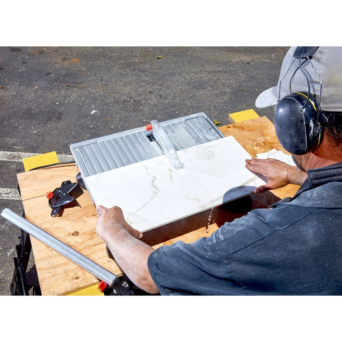 6.5 Amp 7 in. Table Top Wet Tile Saw E994589