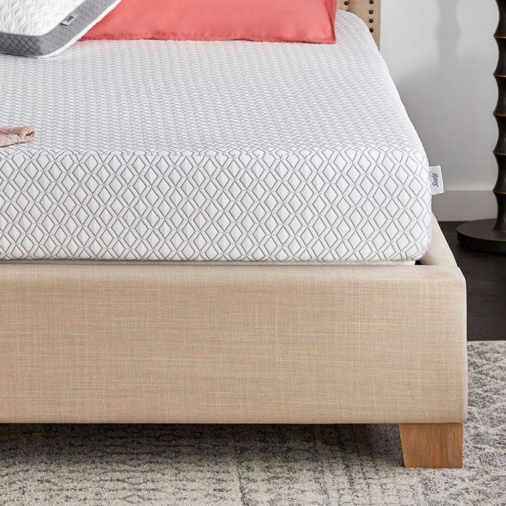 Queen Memory Foam Mattress-in-a-Box with Cool & Clean Cover Q567